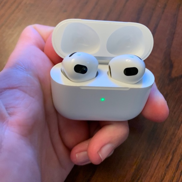 Airpods 3rd generation - Picture 1 of 3